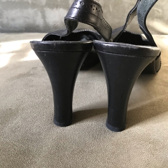 Banana republic wing tip heels size 8.5 - Picture 4 of 6